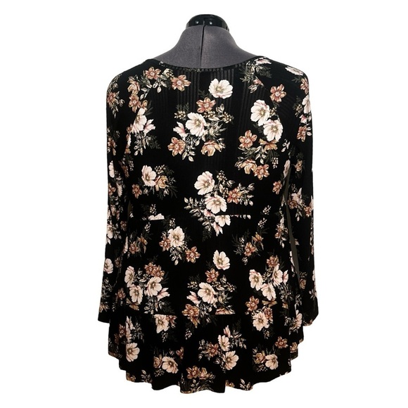 Torrid Ribbed Scoop Neck Shirred Tiered Babydoll Top (Size 2) - Picture 3 of 7